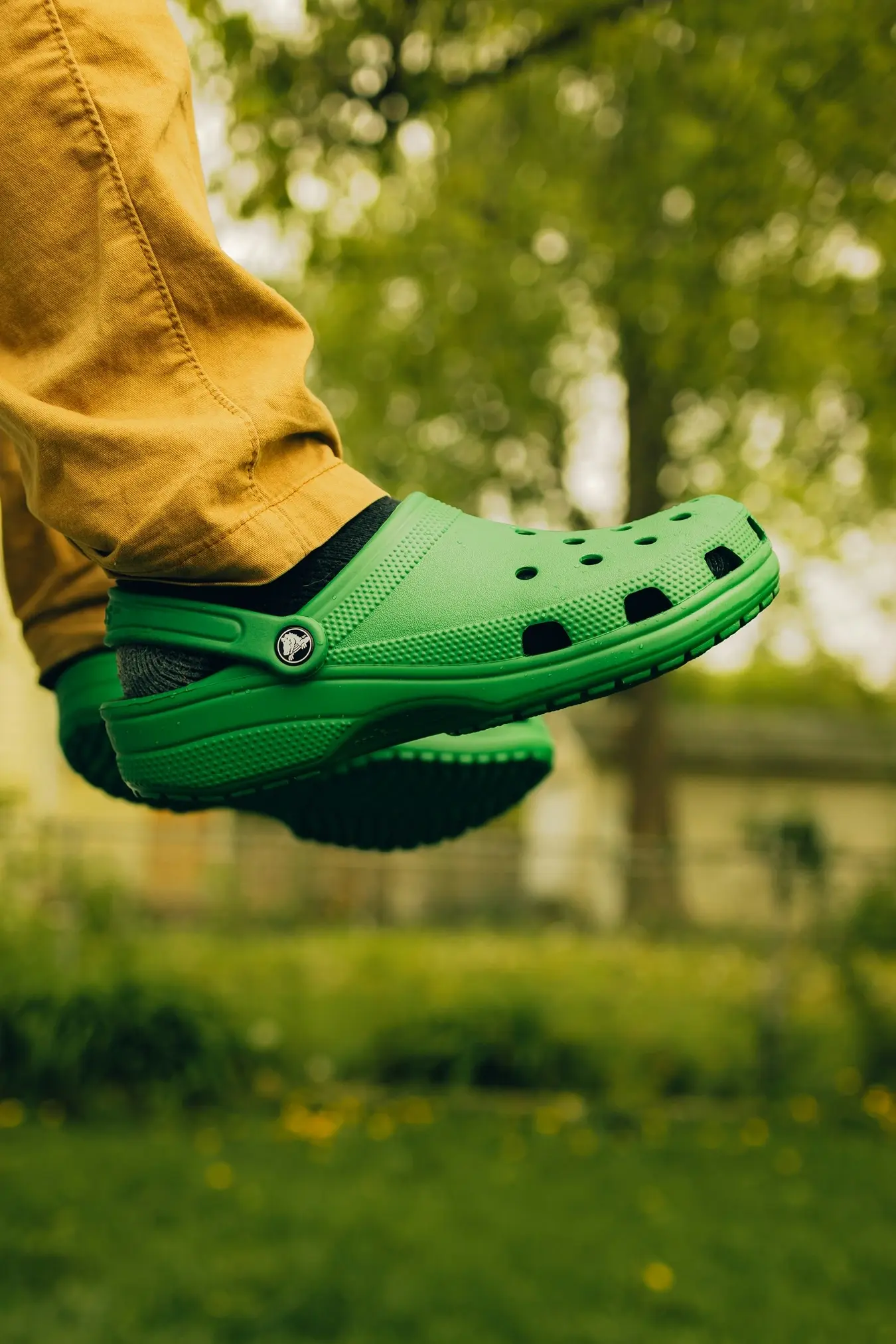 Crocs/Bruno Guerrero-Unsplash.com